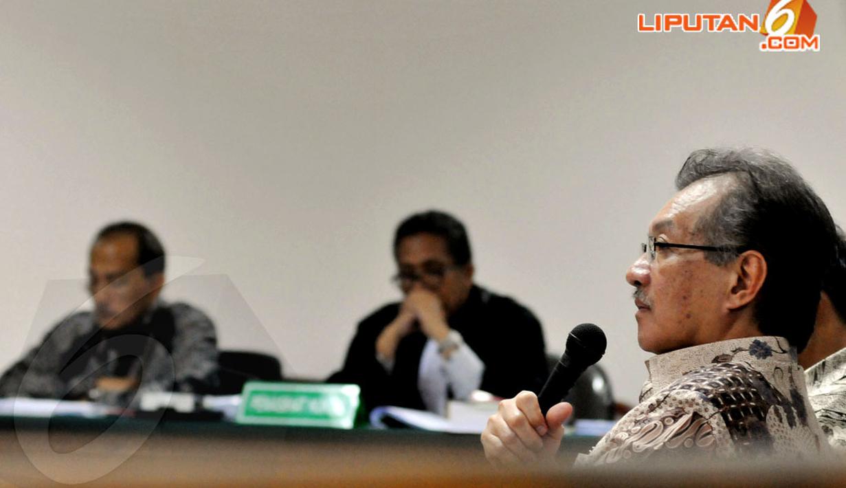 Deputi Gubernur BI, Halim Alamsyah memberikan kesaksian dalam sidang lanjutan dugaan korupsi pemberian FPJP dan penetapan Bank Century sebagai bank gagal di Pengadilan Tipikor, Jakarta, Senin (14/4/2014). (Liputan6.com/Johan Tallo)