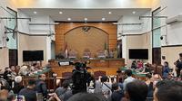 Hakim Pengadilan Negeri (PN) Jakarta Selatan, menggelar sidang praperadilan Sekjen PDIP, Hasto Kristiyanto terkait penetapannya sebagai tersangka korupsi oleh Komisi Pemberantasan Korupsi (KPK). (Liputan6.com/Nanda Perdana Putra).