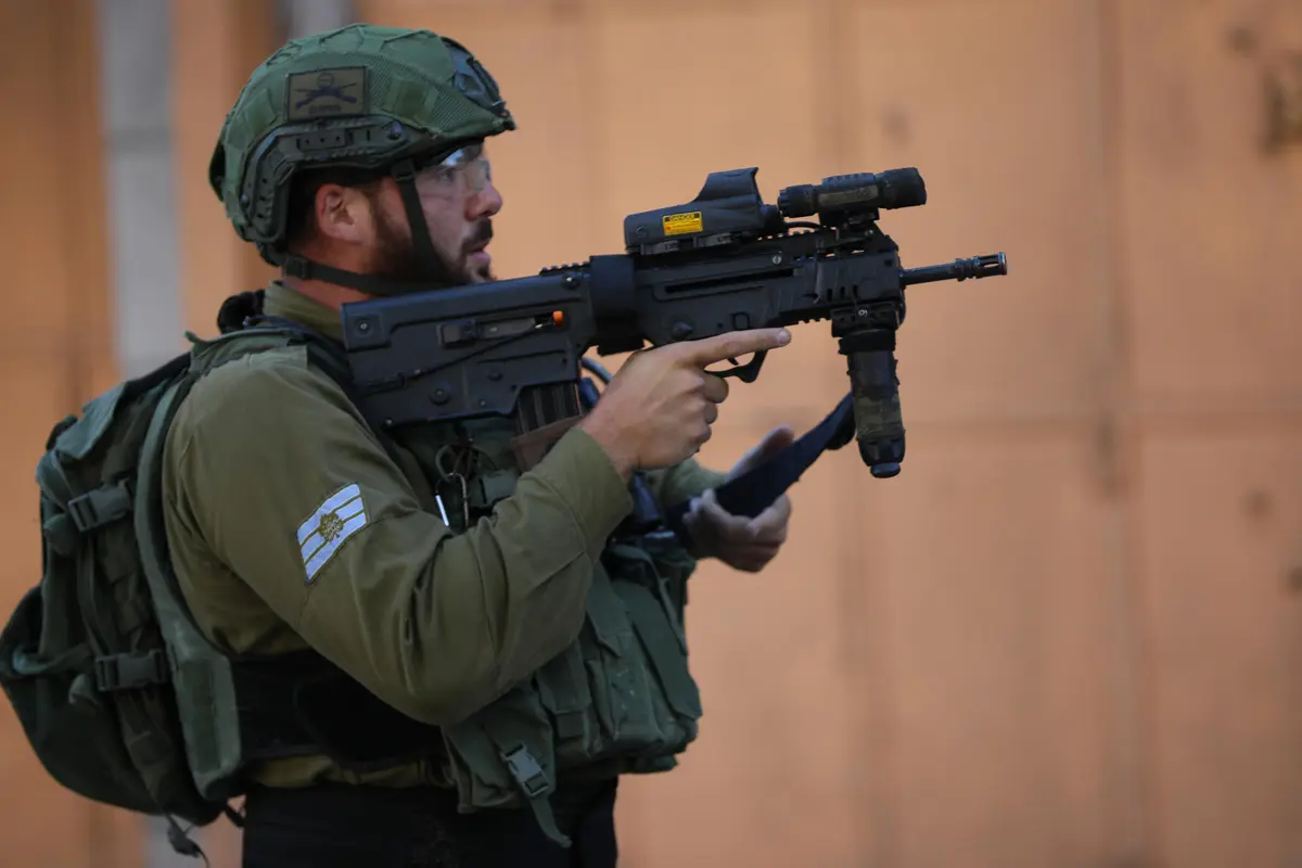 FOTO: Tolak Aneksasi, Demonstran Palestina Bentrok dengan Tentara Israel