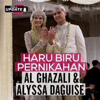 Al Ghazali dan Alyssa Daguise resmi menikah. Prosesi akad berlangsung penuh haru dengan kehangatan keluarga. Simak momen haru dari pernikahan mereka hanya di Fimela Update! #fimelaupdate #fimelahariini&nbsp;