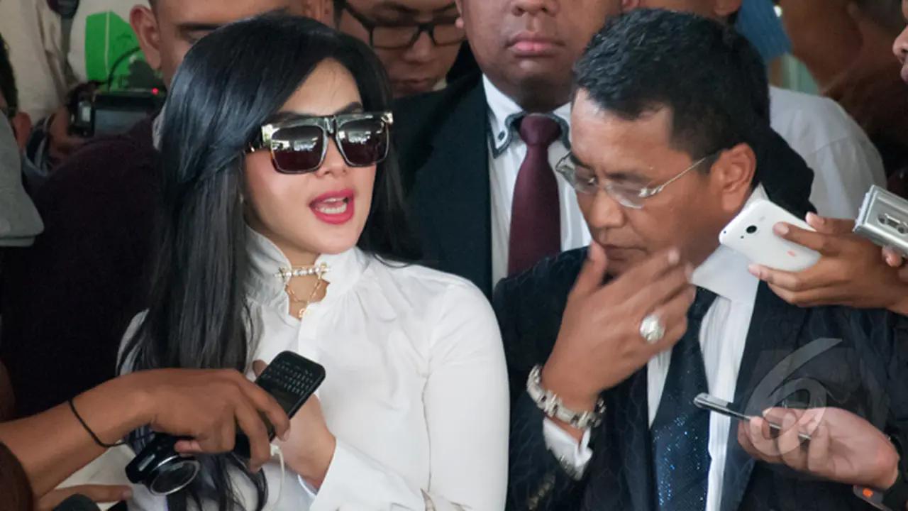 Gaya Selfie Syahrini Usai Diperiksa Bareskrim