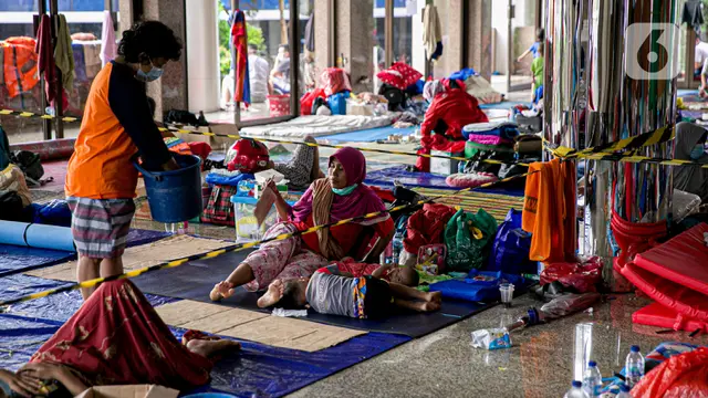 FOTO: Menengok Kondisi Pengungsi Banjir Cipinang Melayu
