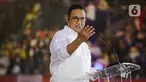 Bakal calon presiden Anies Baswedan menyapa pendukungnya sebelum menyampaikan pidato dalam Temu Kebangsaan Relawan Anies di Tenis Indoor Gelora Bung Karno, Senayan, Jakarta, Minggu (21/5/2023). Kegiatan yang dihadiri ribuan relawan dari kalangan partai maupun nonpartai tersebut bertujuan mendukung pemenangan Anies sebagai Presiden Indonesia periode 2024-2029. (Liputan6.com/Faizal Fanani)