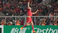 Gaya selebrasi Marko Simic usai membobol gawang Tampines Rovers pada laga Piala AFC 2018 di Stadion Utama GBK, Senayan, Jakarta (28/2/2018). Persija menang 4-1. (Bola.com/Nick Hanoatubun)