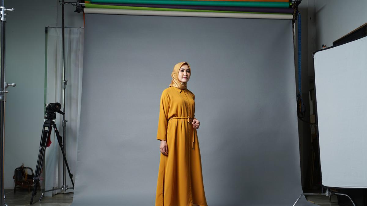 7 Model Gamis Warna Gold Modern Untuk Ibu-Ibu Usia 45 Tahun, Pilih Desain Ini untuk Tampil Stylish dan Elegan di 2025