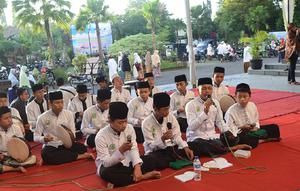 Kesenian hadrah di Pesantren (Wikimedia Commons)