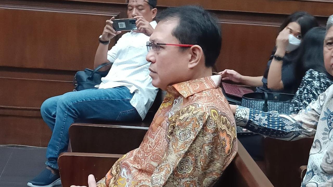 Menurut dia, tuntutan Jaksa KPK zalim dan terlalu tinggi.