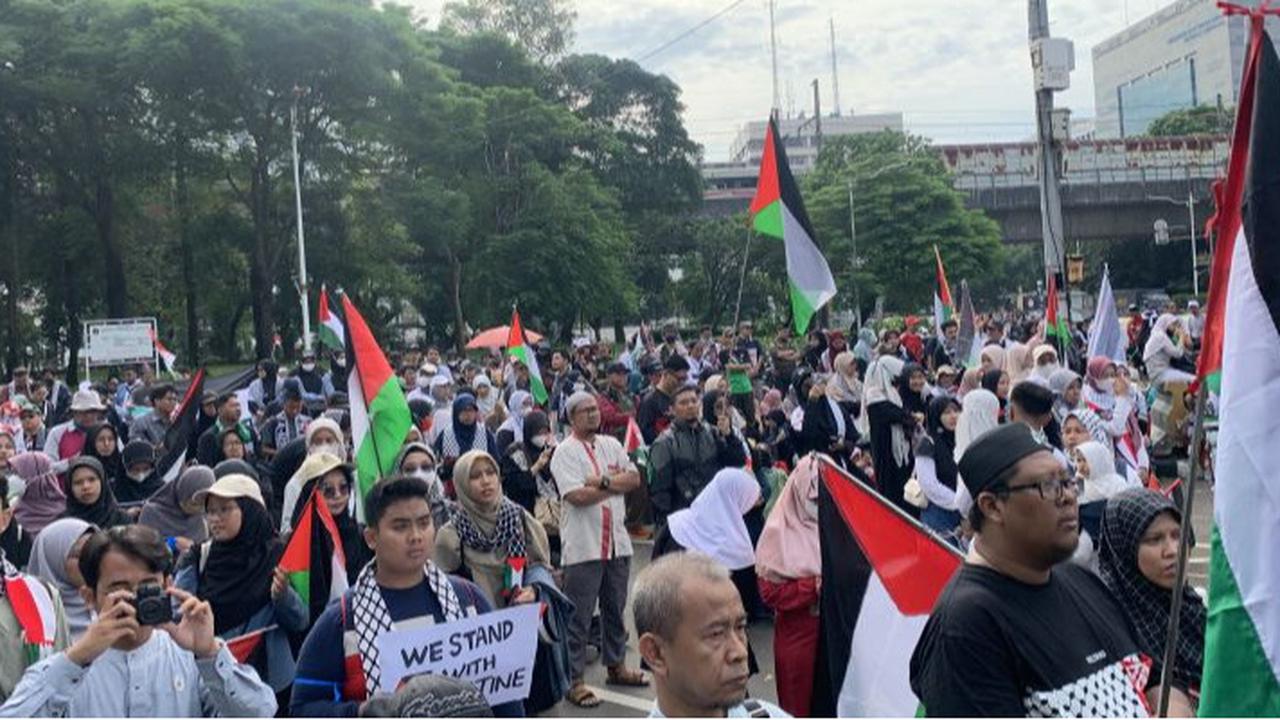Minggu Pagi, Ratusan Massa Geruduk Kedubes AS Teriakan Takbir Gelar Aksi Bela Palestina