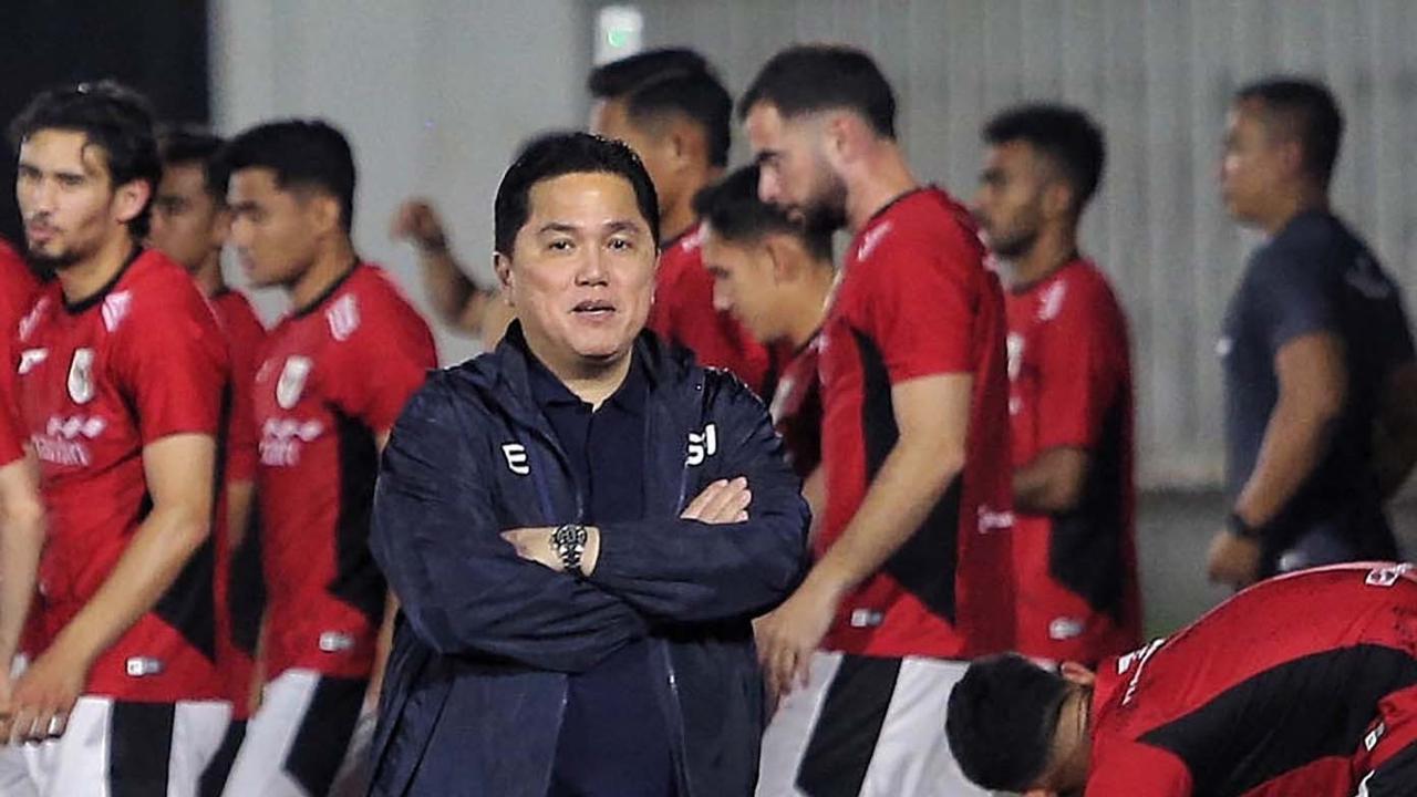 FOTO: Erick Thohir Pantau Langsung Latihan Timnas di Senayan