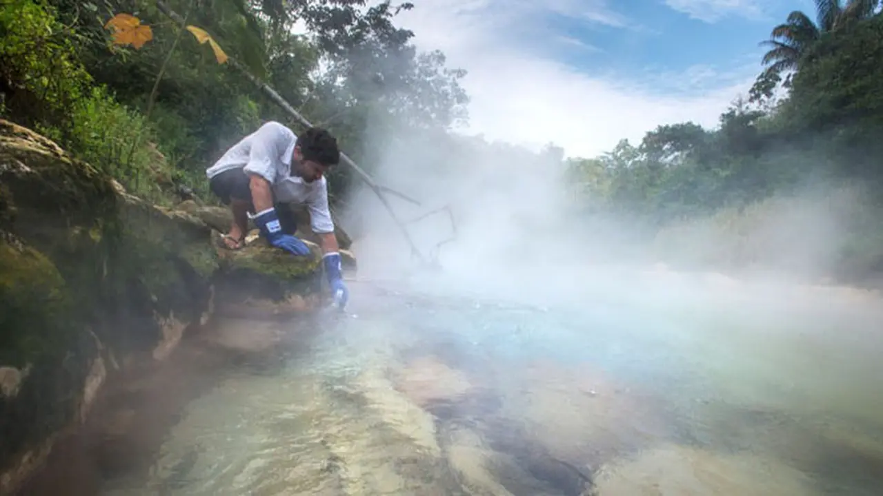 Misterius Air Mendidih Mengalir di Sungai Ini