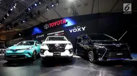 Mobil terbaru keluaran Toyota dipamerkan dalam ajang Gaikindo Indonesia International Auto Show (GIIAS) 2017, di ICE, BSD, Tangerang Selatan, Kamis (10/8). Pameran tersebut menampilkan lebih dari 40 kendaraan terbaru. (Liputan6.com/Angga Yuniar)