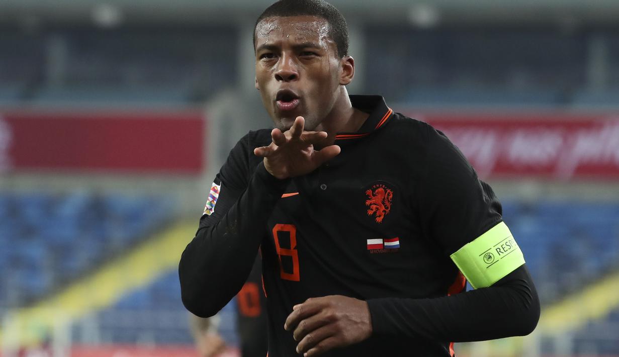 Gelandang Belanda, Georginio Wijnaldum berselebrasi usai mencetak gol ke gawang Polandia pada pertandingan UEFA Nations League di Silesian Stadium, Polandia, Rabu (18/11/2020). Meski menang, De Oranje tetap tak lolos ke semifinal dengan mengoleksi 11 poin. (AP Photo/Czarek Sokolowski)
