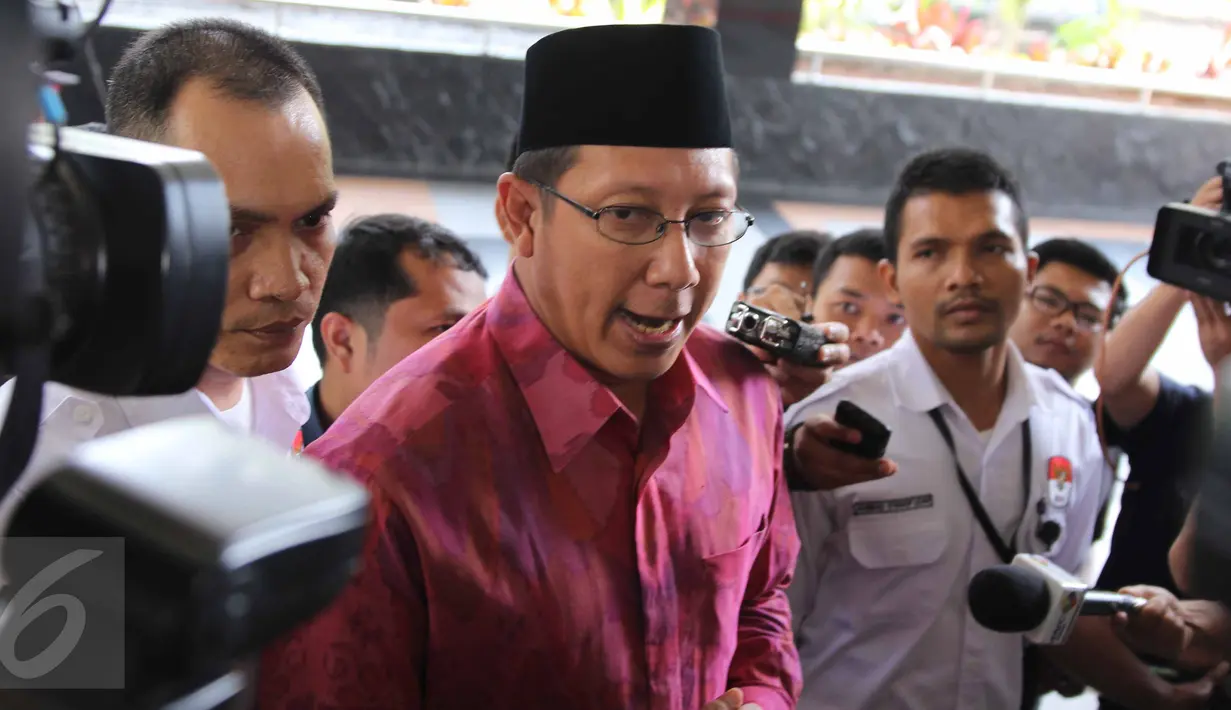 Menteri Agama Lukman Hakim Saifuddin mendatangi gedung KPK, Jakarta, Kamis (25/6/2015). Kedatangan Lukman untuk membahas penggunaan dan penyerapan APBN di Kemenag sebagai upaya untuk mencegah korupsi di Kemenag. (Liputan6.com/Helmi Afandi)