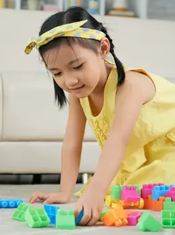 Strategi sederhana menjaga waktu istirahat anak tetap teratur dan sehat selama liburan. (Foto: pressfoto/Freepik)