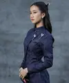 Momen lain menampilkan Keisya dalam balutan kebaya janggan warna hitam, lengkap dengan bros emas yang disematkan di dadanya. [@keisyalevronka].