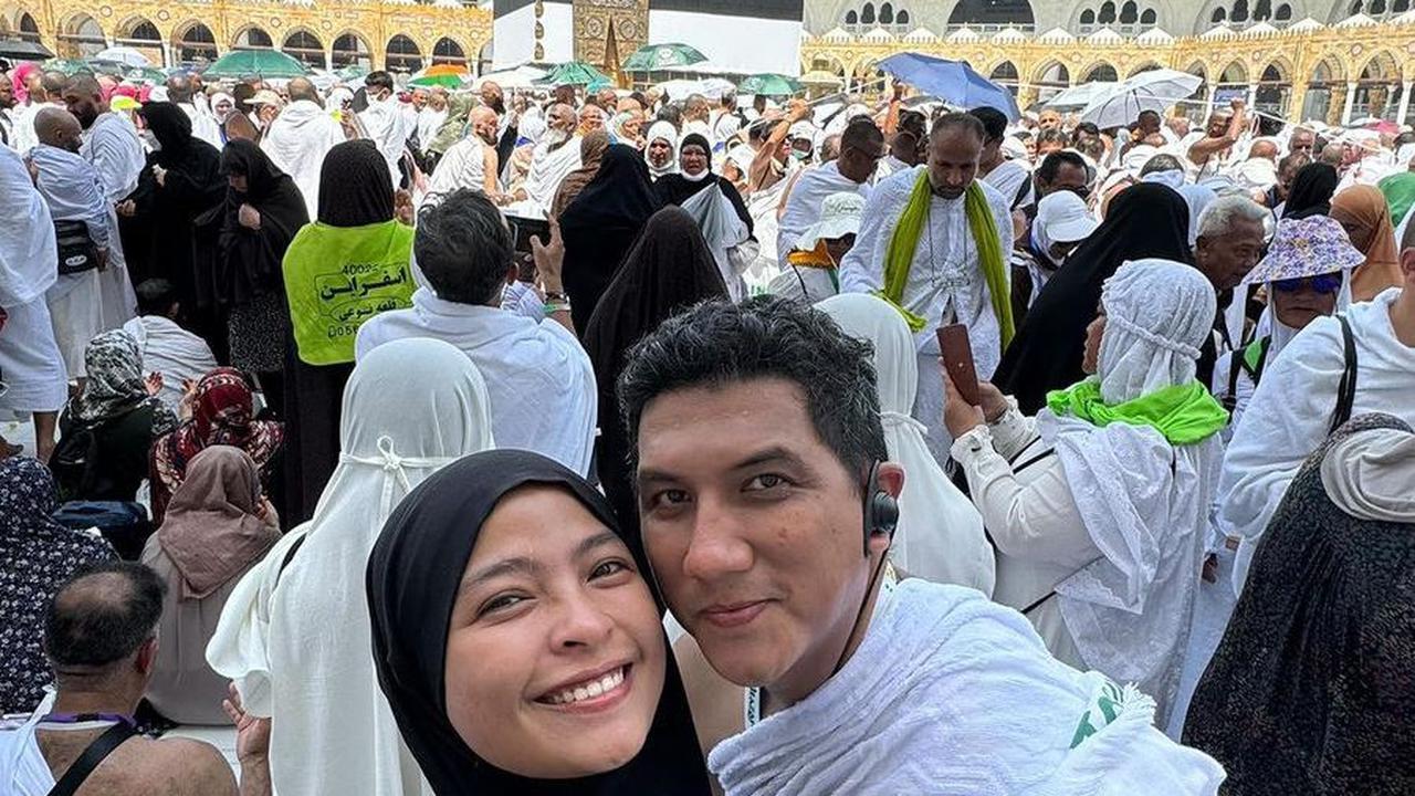 Selanjutnya ada Tantri Syalindri dan Arda juga menunaikan ibadah haji tahun ini.