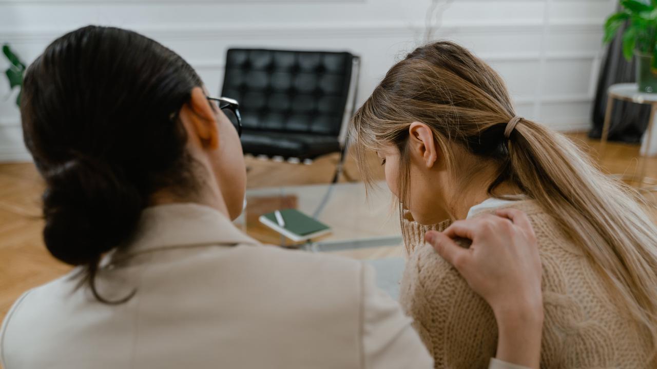Tanyakan mengenai pemikiran bunuh dirinya