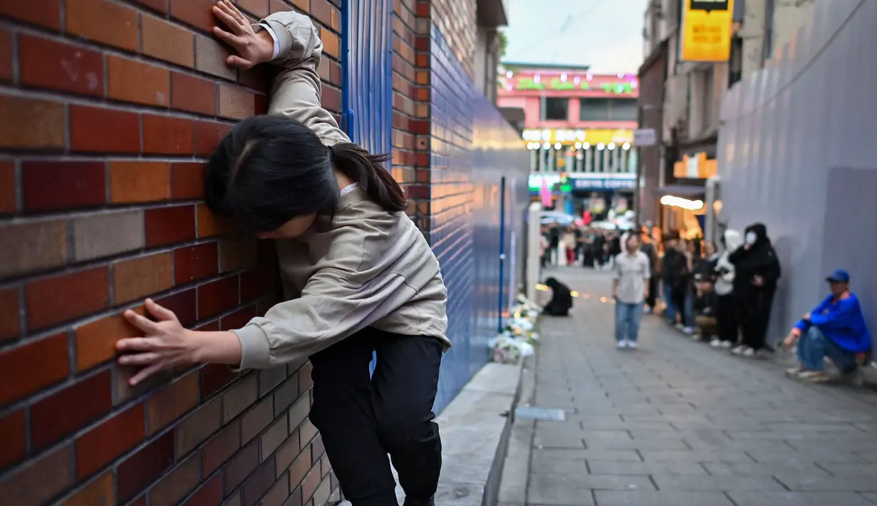 Dua tahun lalu, keceriaan perayaan Halloween di Itaewon, Korea Selatan, berubah menjadi horor. (Shin Yong-ju/AFP)