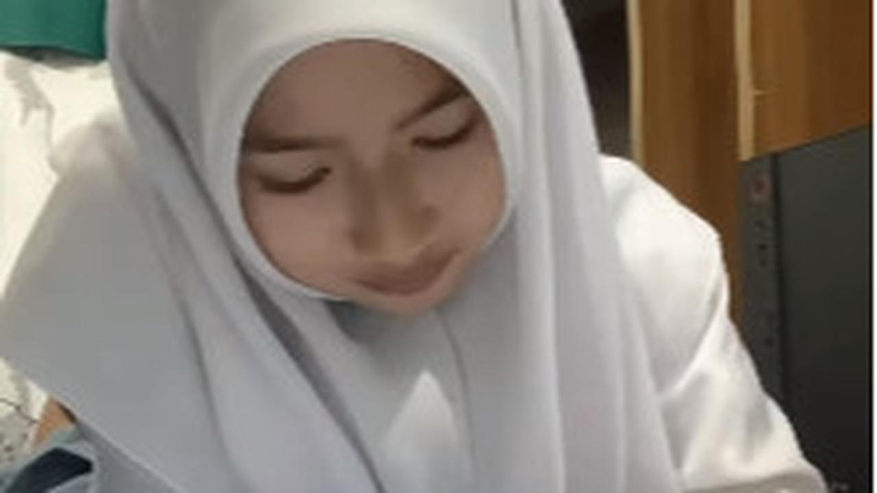Terpaut Jarak Usia Jauh