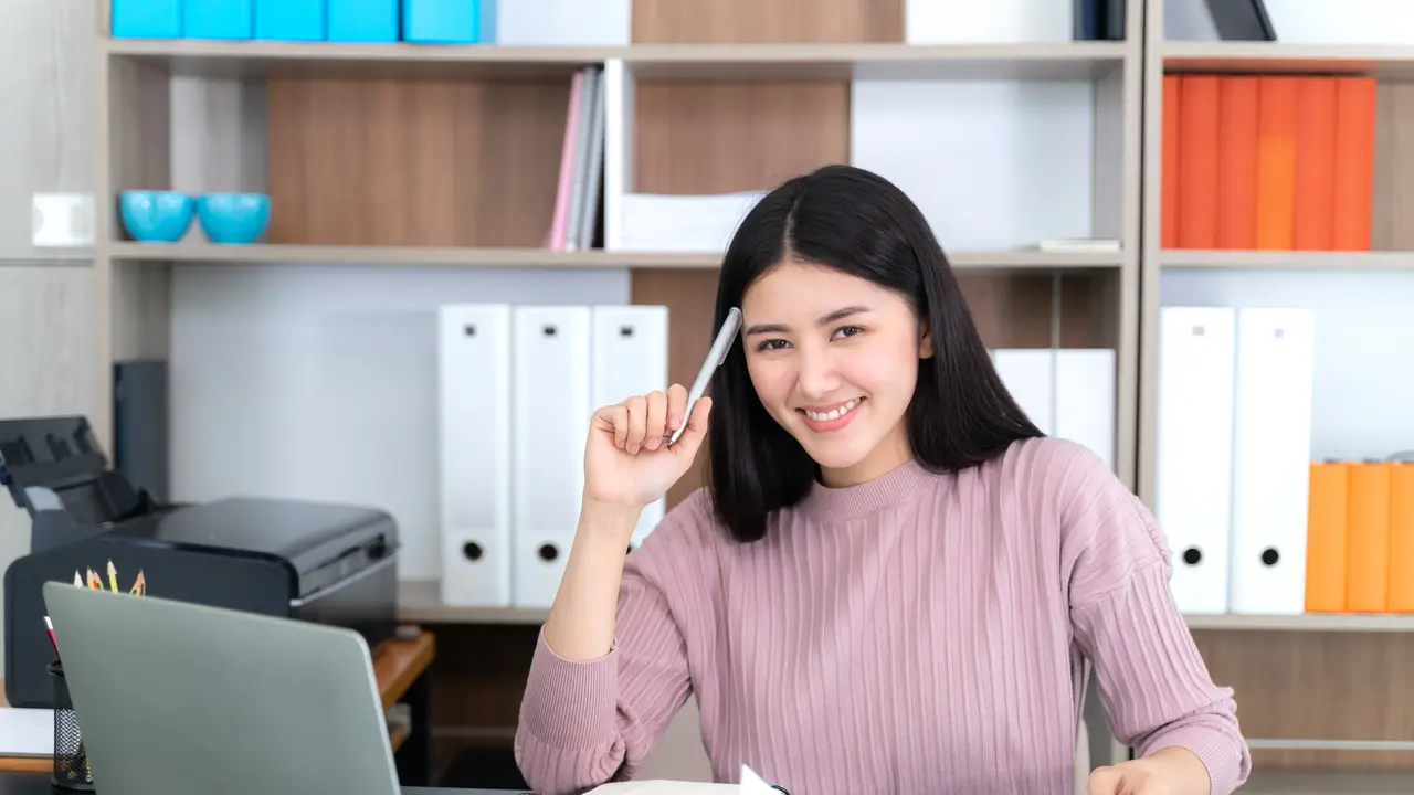 Kerja Kantoran, Punya Side Hustle, dan Tetap Me Time? Ini Cara Mengatur Waktunya