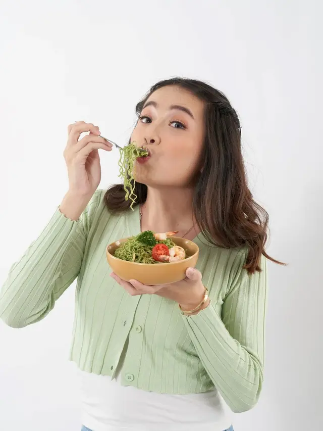 Mau Makan Mi Instan yang Enak Tapi Tetap Sehat, Memangnya Ada?