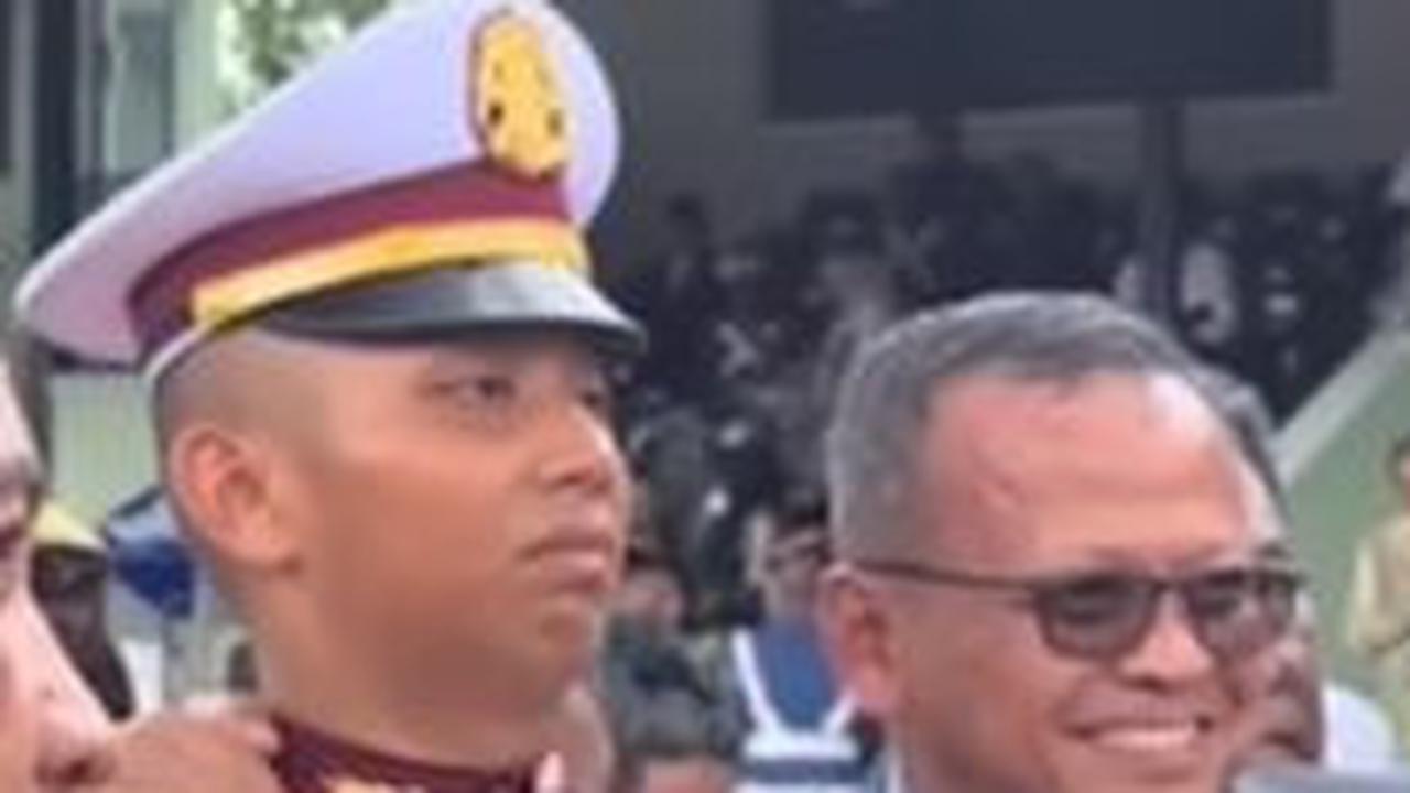 Anak Ferdy Sambo Wisuda Prabhatar Akpol 2023, Edhy Prabowo Rangkul Semangati 'Kamu Bisa!