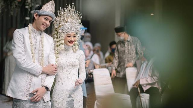 [Fimela] Dinda Hauw dan Rey Mbayang