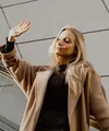 Panduan menggunakan fashion item ini dapat mempermudah tampilan chic dan effortless. [Dok/Pexels.com/Mâide Arslan].