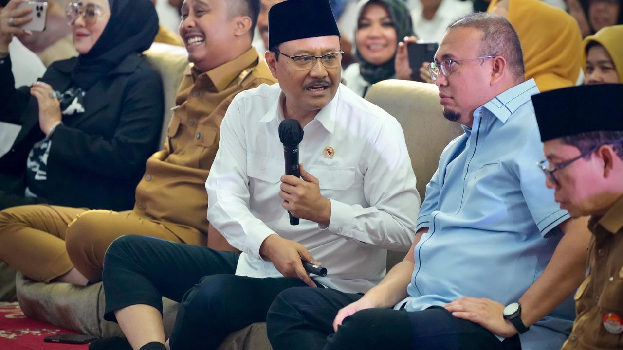 Mensos Saifullah Yusuf (Gus Ipul) saat dialog pilar-pilar sosial Kota Padang di kantor Gubernur Sumbar