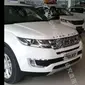 Perbedaan antara versi asli dan tiruan Range Rover Evoque terdapat pada bagian fasia.