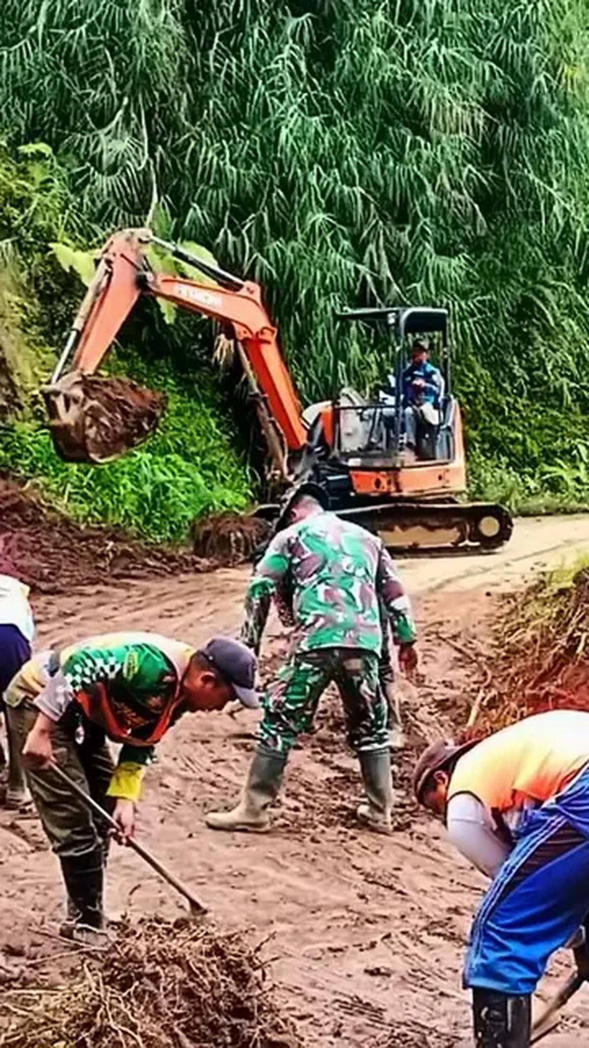 Jembatan Kali Glidik II dibangun pada tahun 1970 atau sudah berumur 53 tahun. Jembatan ini memiliki panjang 37 meter dengan lebar 6,80 meter. Bangunan atas jembatan berupa gelagar baja permanen dan terdiri dari tiga bentang.
