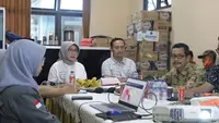 Wakil Bupati Lumajang Indah Amperwati (Tengah) memimpin rapat validasi warga yang mendapatkan hunian relokasi (Istimewa)