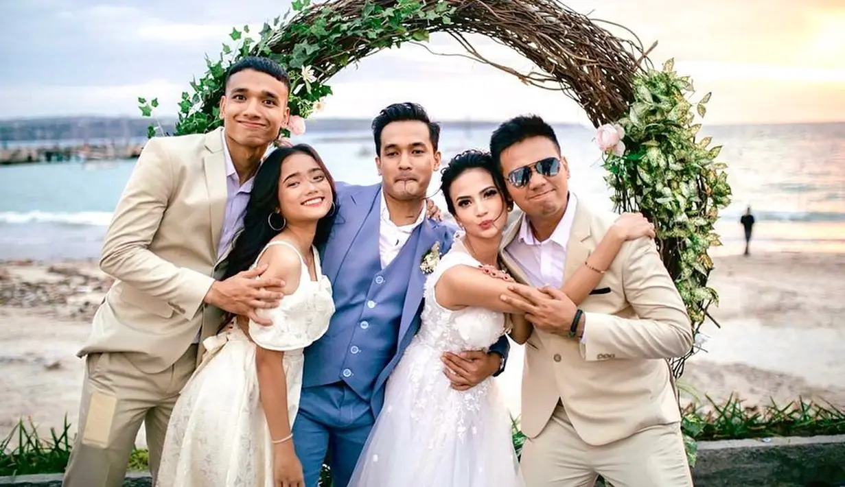 Ini bukan kali pertama Fuji mengunggah foto Vanessa dan Bibi selepas kecelakaan maut November 2021 silam. Dia juga pernah mengunggah foto pernikahan kakaknya beberapa bulan lalu. (Foto: Instagram/@fuji_an)