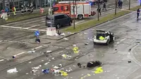 Mobil Mini Cooper yang digunakan untuk menabrak kerumunan di Munich, Jerman pada Kamis (13/2/2025). (AP)