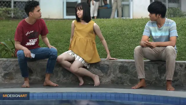 7 Editan Foto Nyeleneh Cowok Bak Pemeran Film Ini Bikin Geleng Kepala
