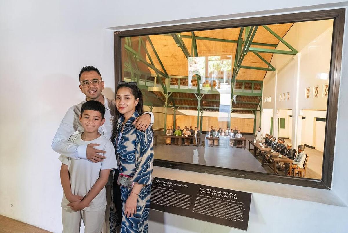 Momen Seru Raffi Ahmad, Nagita Slavina, dan Rafathar Liburan ke Museum Benteng Vredeburg