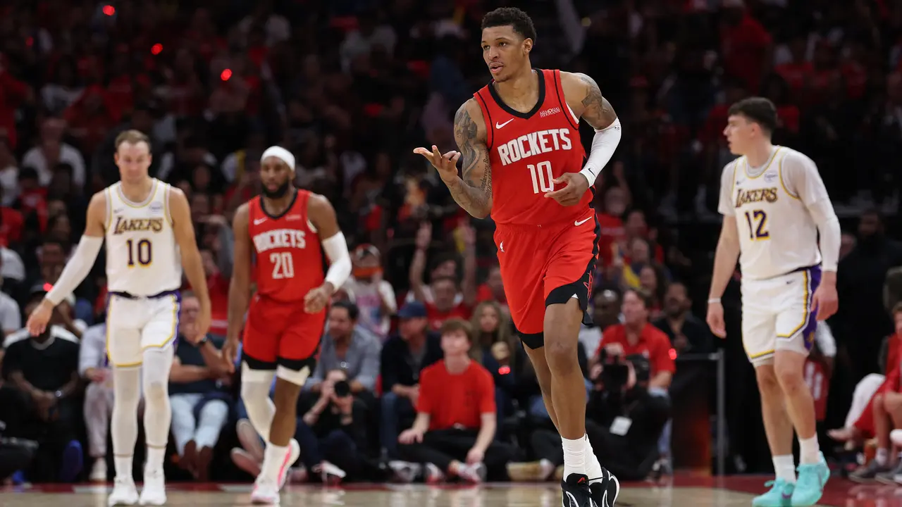 Selebrasi pemain Rockets saat mengalahkan Lakers di game 4 playoff NBA 2026