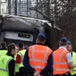 Gerbong kereta Brussels keluar rel. (Reuters)