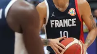 Pemain timnas basket Perancis, Evan Fournier saat melawan Lebanon pada penyisihan Grup H FIBA World Cup 2023 di Indonesia Arena, Gelora Bung Karno, Jakarta, Selasa (29/8/2023). (Liputan6.com/Helmi Fithriansyah)