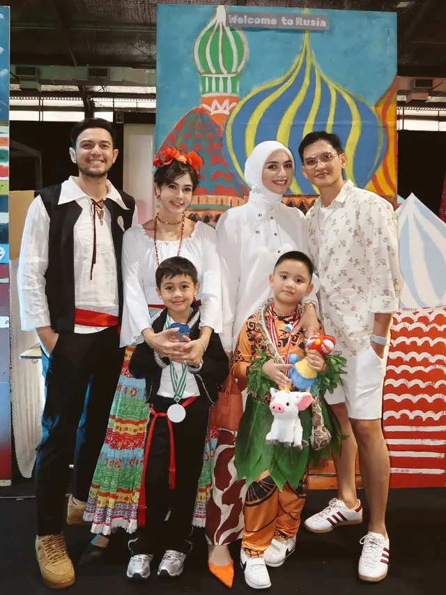 Citra Kirana dan Rezky Adhitya di acara anak