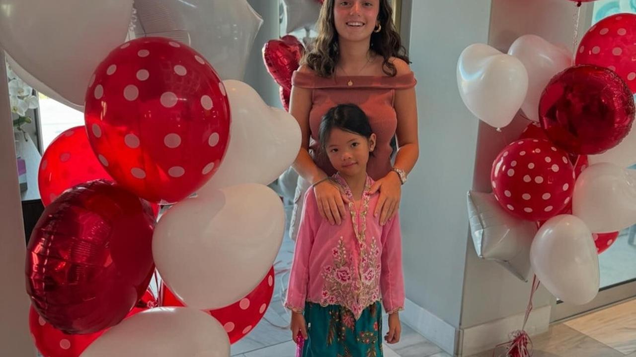 Sang Anak Pakai Kebaya