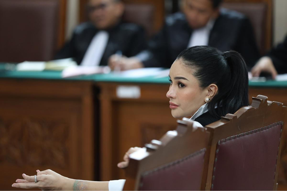 FOTO: Artis  Nikita Mirzani Dituntut 11 Tahun Penjara dalam Kasus Pemerasan dan TPPU