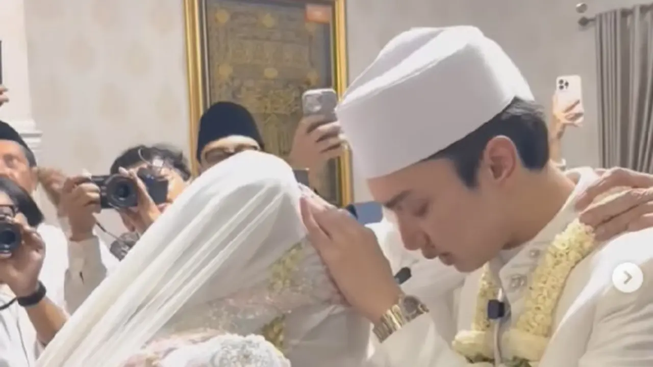 Khansa Mariska dan Gus Azmi (Foto: Instagram @lailasyadzili.askandar)