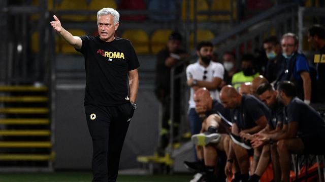Foto: Jose Mourinho Sang Pawang Baru Serigala Roma, Tunjukkan Hasil Impresif di Laga Uji Coba