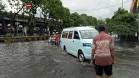 Hujan Deras, Jalan Gunung Sahari dan RE Martadinata Tergenang