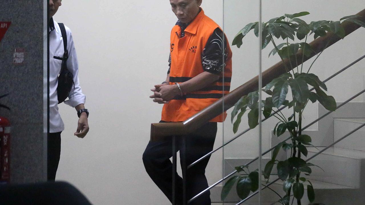 FOTO: KPK Dalami Peran Ayah Bupati Bekasi dalam Kasus Suap Proyek