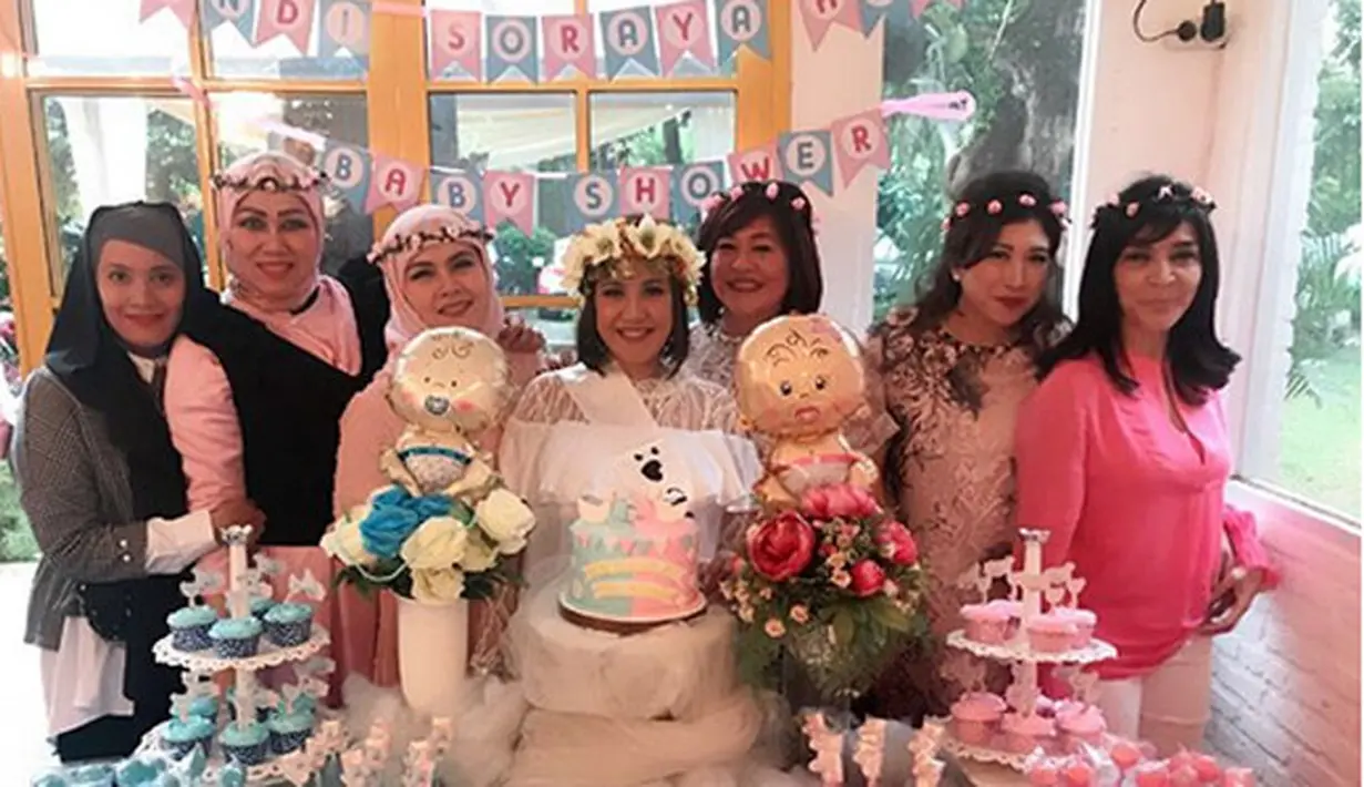 "Kok udah hamil aja tante cantik suaminya yg mana nih ga ada acara nikahan, udah hamil aja tante cantik 🤣" tulis linda4989. "@linda4989 suaminya yg pake baju kotak2.." sahut caroline_siregar. (Instagram/andisorayabeatrix)