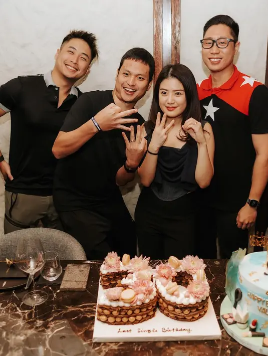 [Instagram/valenciatanoe]