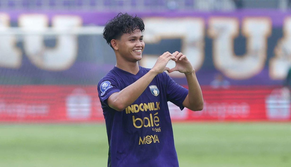 Kemenangan ini membuat Persita kokoh di posisi kedua klasemen BRI Super League dengan 16 poin dari delapan pertandingan, unggul empat poin dari PSIM di peringkat ketiga. (Bola.com/M Iqbal Ichsan)