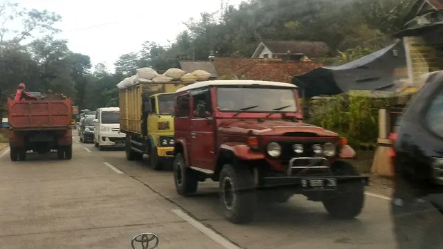Kemacetan akibat pengecoran jalan di Pekuncen Kabupaten Banyumas, Jawa Tengah. (Foto: Liputan6.com/Muhamad Ridlo)